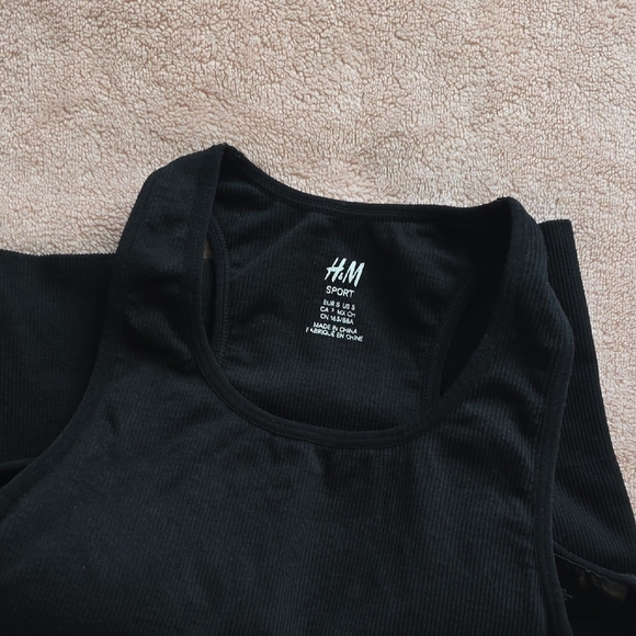 H&M Small Black Ribbed Tank Top -padded - Picture 3 of 5